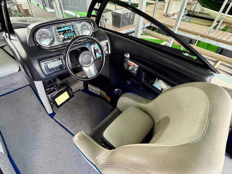 Slide: The Image of Malibu Wakesetter 247 LSV 2011 - 7824709