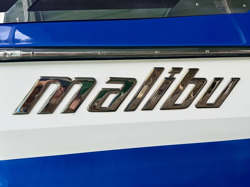 Slide: The Image of Malibu Wakesetter 247 LSV 2011 - 7824900