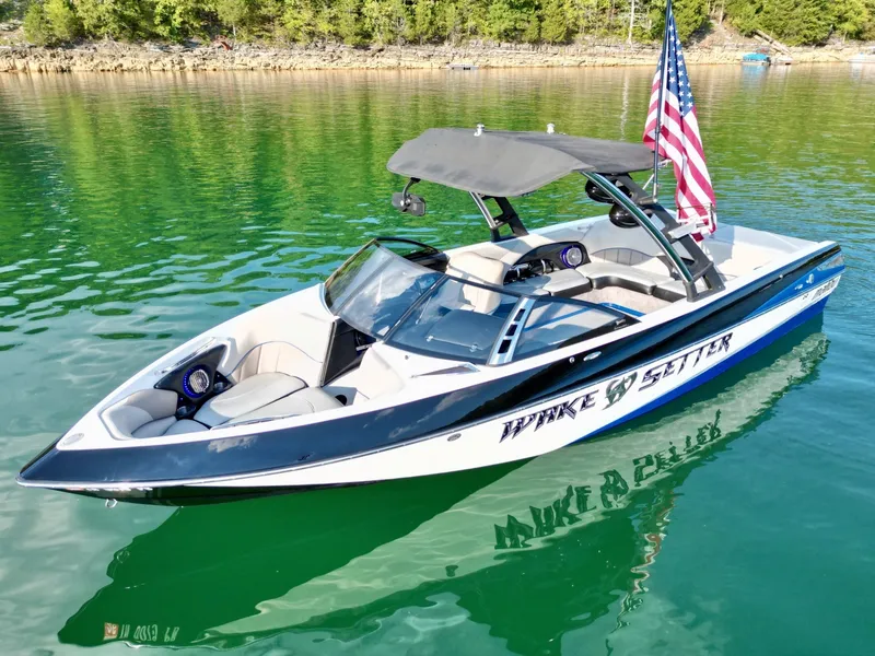 Slide: The Image of Malibu Wakesetter 247 LSV 2011 - 7824676