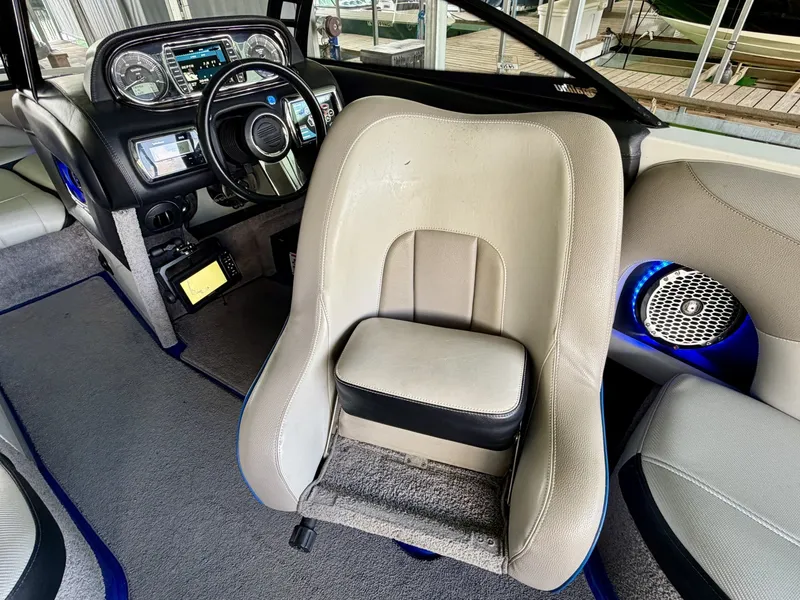 Slide: The Image of Malibu Wakesetter 247 LSV 2011 - 7824706