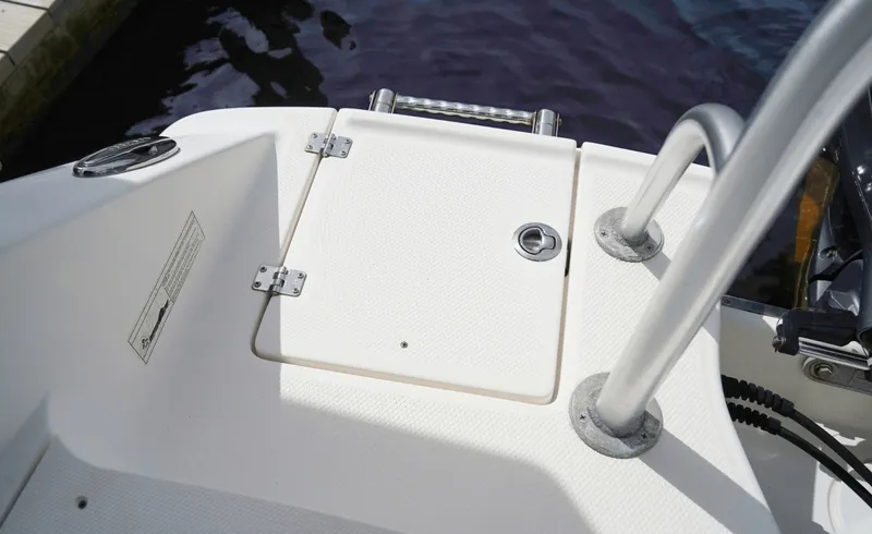 Slide: The Image of Robalo R207 2016 - 7844645