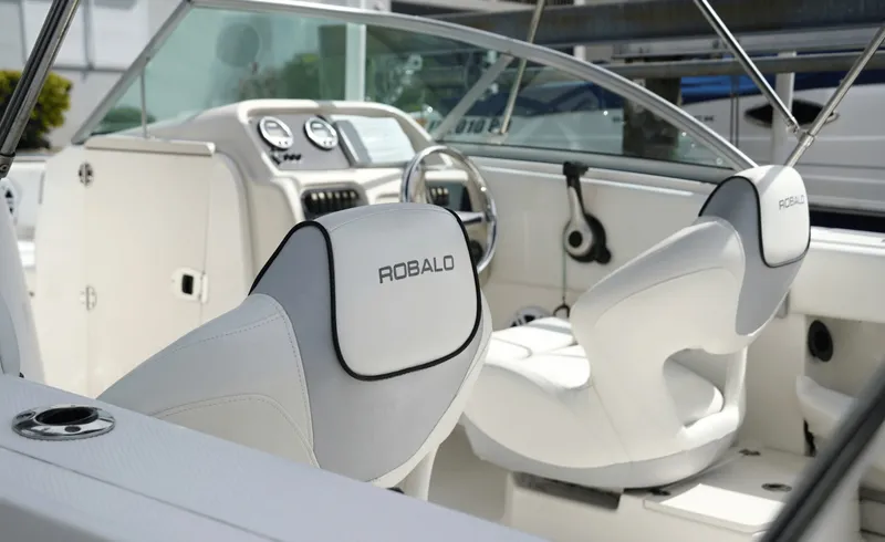 Slide: The Image of Robalo R207 2016 - 7844640