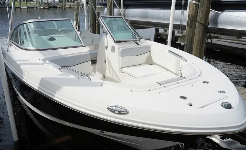 Slide: The Image of Robalo R207 2016 - 7844635