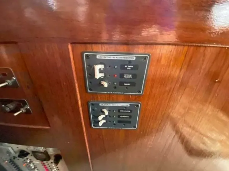 Slide: The Image of 1984 Burns Craft 48 MY 48 - 7825220
