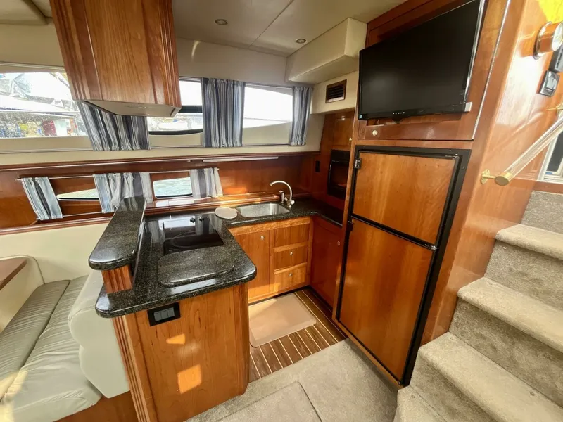 Slide: The Image of 2005 Cruisers Yachts 405 Express Motor Yacht 40 - 7825291