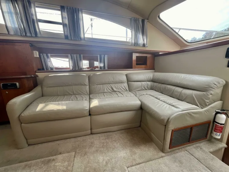 Slide: The Image of 2005 Cruisers Yachts 405 Express Motor Yacht 40 - 7825298