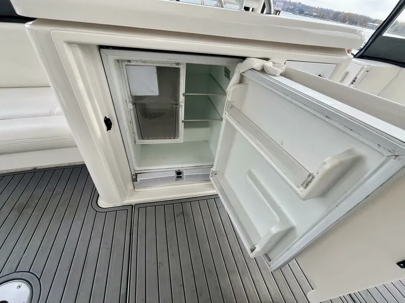 Slide: The Image of 2005 Cruisers Yachts 405 Express Motor Yacht 40 - 7825277