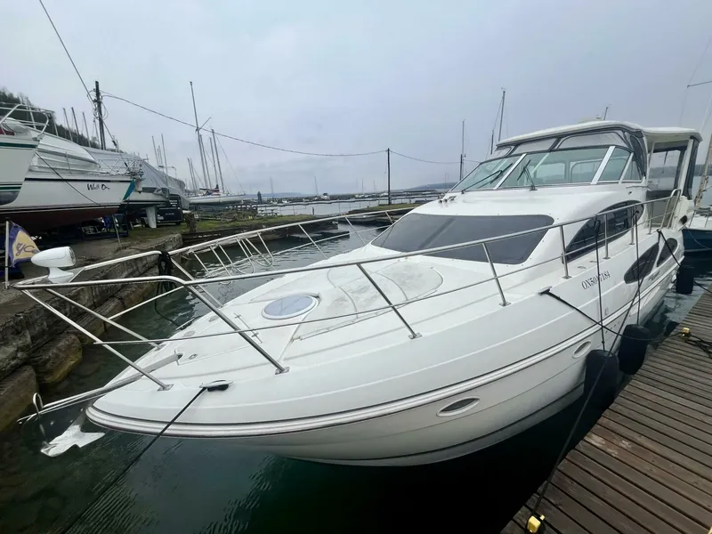 Slide: The Image of 2005 Cruisers Yachts 405 Express Motor Yacht 40 - 7825266