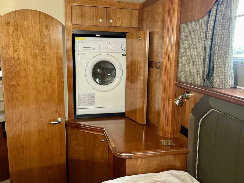 Slide: The Image of 2005 Cruisers Yachts 405 Express Motor Yacht 40 - 7825306
