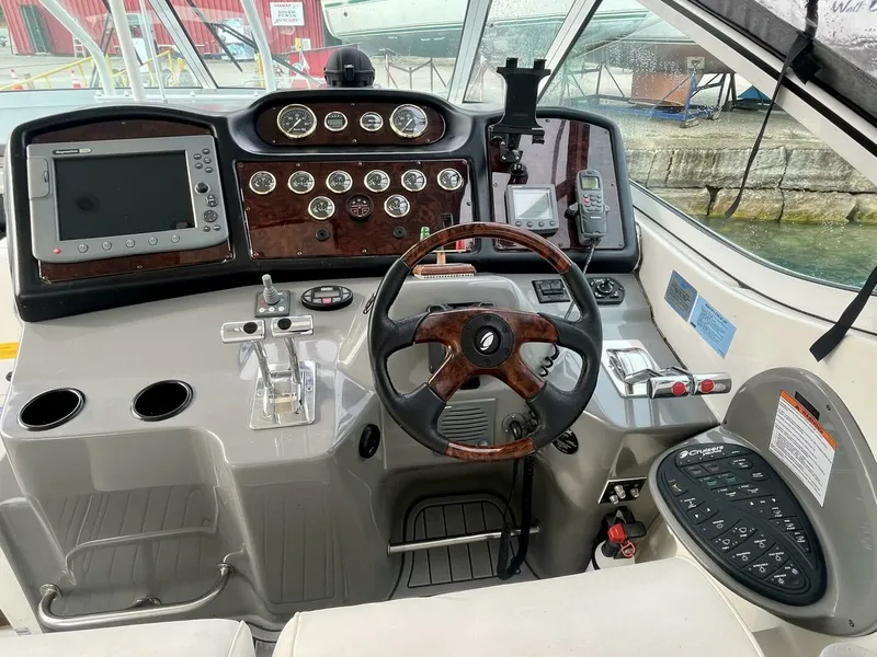 Slide: The Image of 2005 Cruisers Yachts 405 Express Motor Yacht 40 - 7825282