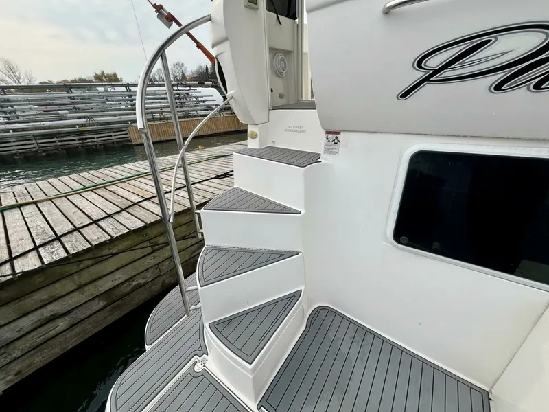 Slide: The Image of 2005 Cruisers Yachts 405 Express Motor Yacht 40 - 7825274