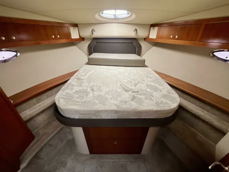 Slide: The Image of 2005 Cruisers Yachts 405 Express Motor Yacht 40 - 7825299