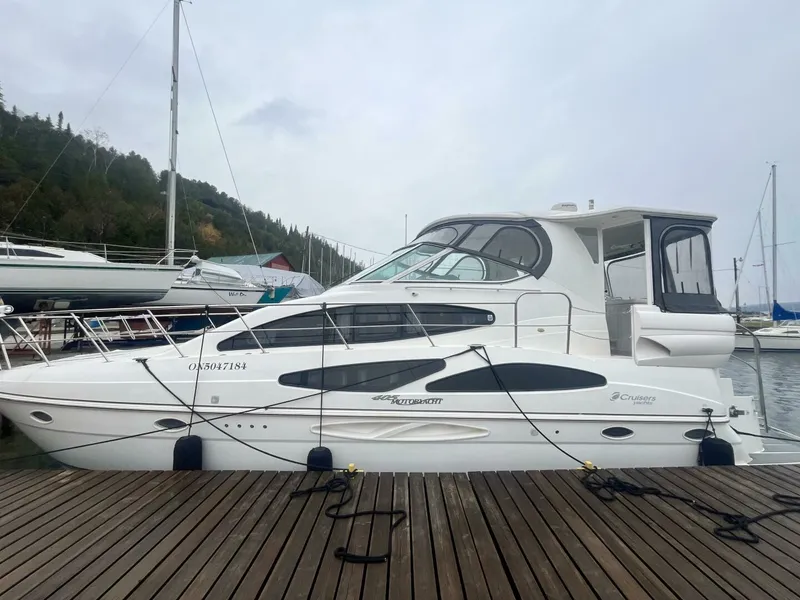 Slide: The Image of 2005 Cruisers Yachts 405 Express Motor Yacht 40 - 7825267
