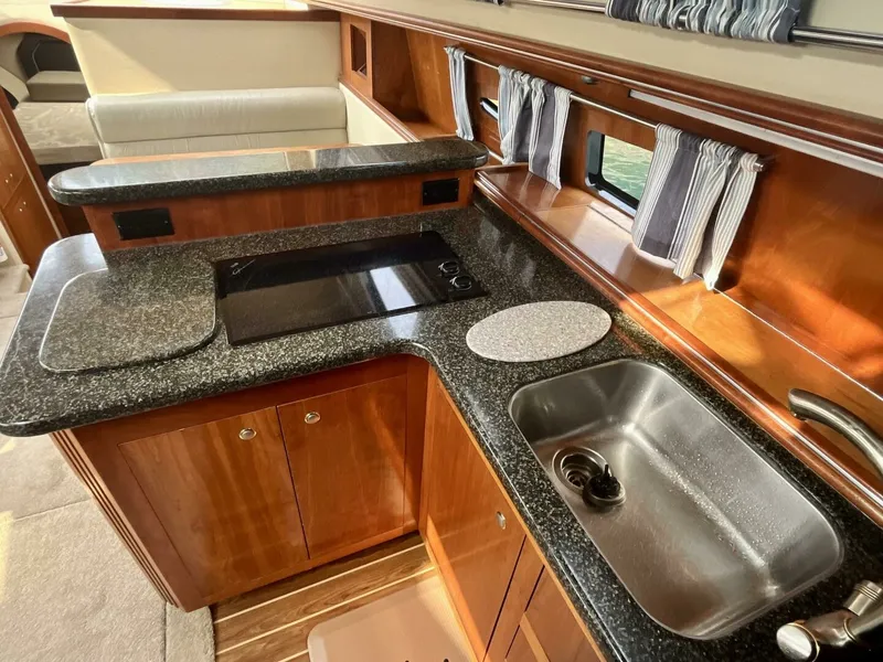 Slide: The Image of 2005 Cruisers Yachts 405 Express Motor Yacht 40 - 7825292
