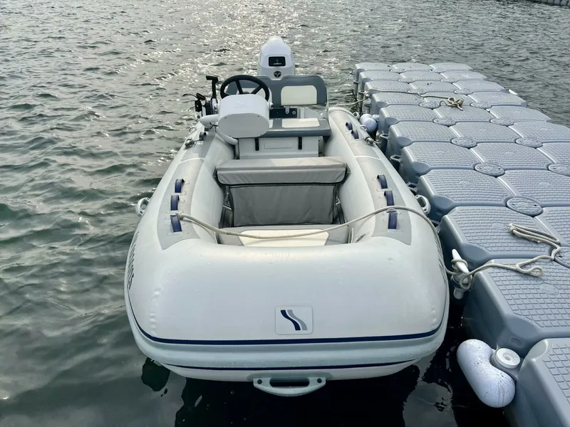 Slide: The Image of 2005 Cruisers Yachts 405 Express Motor Yacht 40 - 7825325