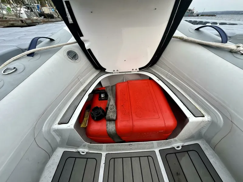Slide: The Image of 2005 Cruisers Yachts 405 Express Motor Yacht 40 - 7825327
