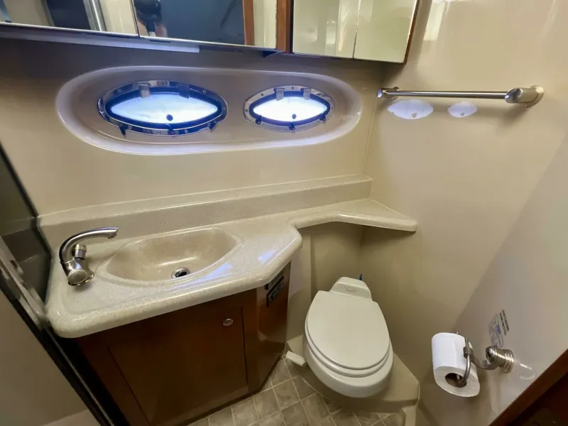 Slide: The Image of 2005 Cruisers Yachts 405 Express Motor Yacht 40 - 7825310
