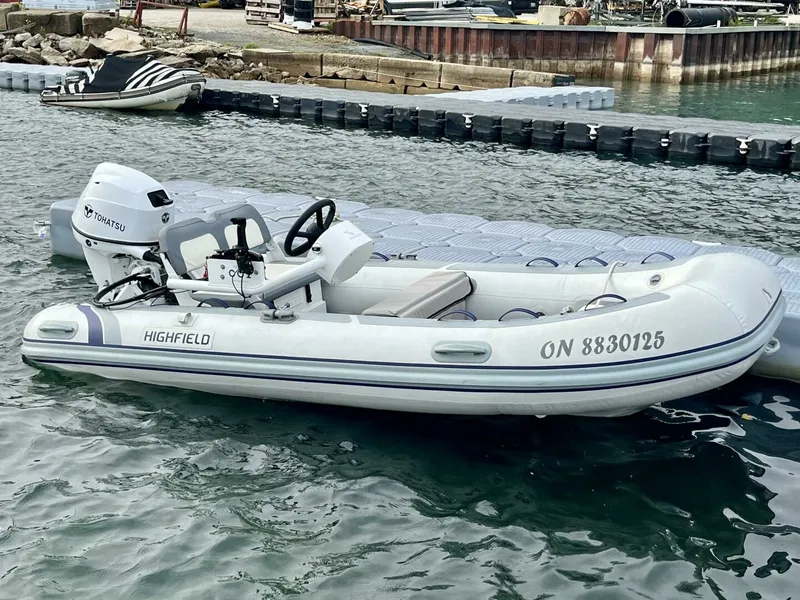 Slide: The Image of 2005 Cruisers Yachts 405 Express Motor Yacht 40 - 7825320