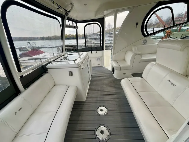 Slide: The Image of 2005 Cruisers Yachts 405 Express Motor Yacht 40 - 7825275