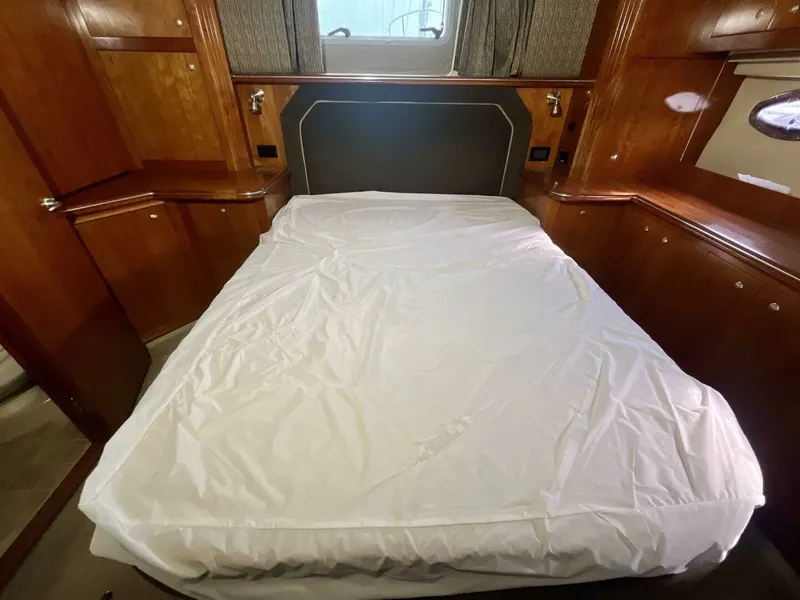 Slide: The Image of 2005 Cruisers Yachts 405 Express Motor Yacht 40 - 7825304