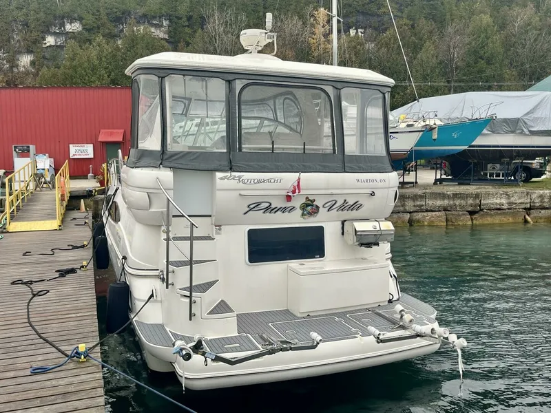 Slide: The Image of 2005 Cruisers Yachts 405 Express Motor Yacht 40 - 7825270