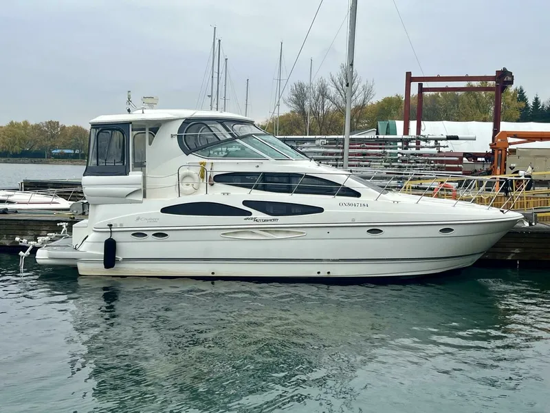 Slide: The Image of 2005 Cruisers Yachts 405 Express Motor Yacht 40 - 7825264