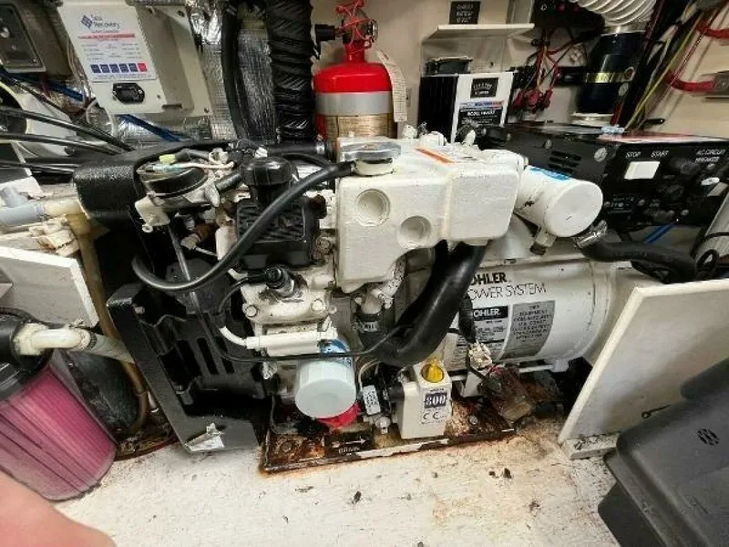 Slide: The Image of 2001 Cruisers Yachts 3470 34 - 7825512
