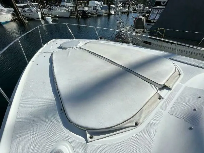 Slide: The Image of 2001 Cruisers Yachts 3470 34 - 7825509