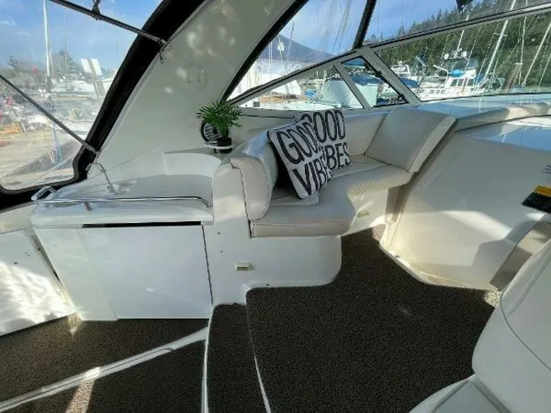 Slide: The Image of 2001 Cruisers Yachts 3470 34 - 7825489