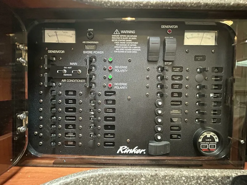 Slide: The Image of 2005 Rinker 342 Fiesta Vee 34 - 7825568