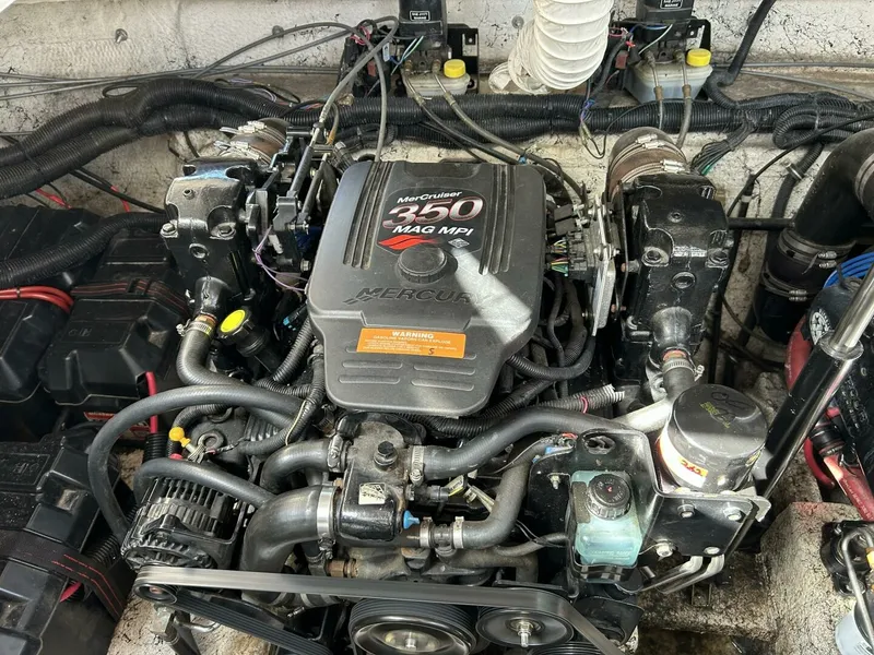 Slide: The Image of 2005 Rinker 342 Fiesta Vee 34 - 7825571