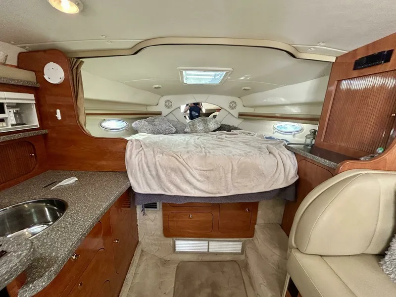 Slide: The Image of 2005 Rinker 342 Fiesta Vee 34 - 7825565