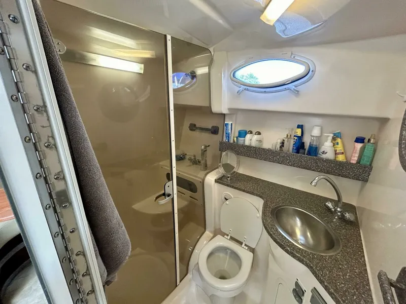 Slide: The Image of 2005 Rinker 342 Fiesta Vee 34 - 7825567