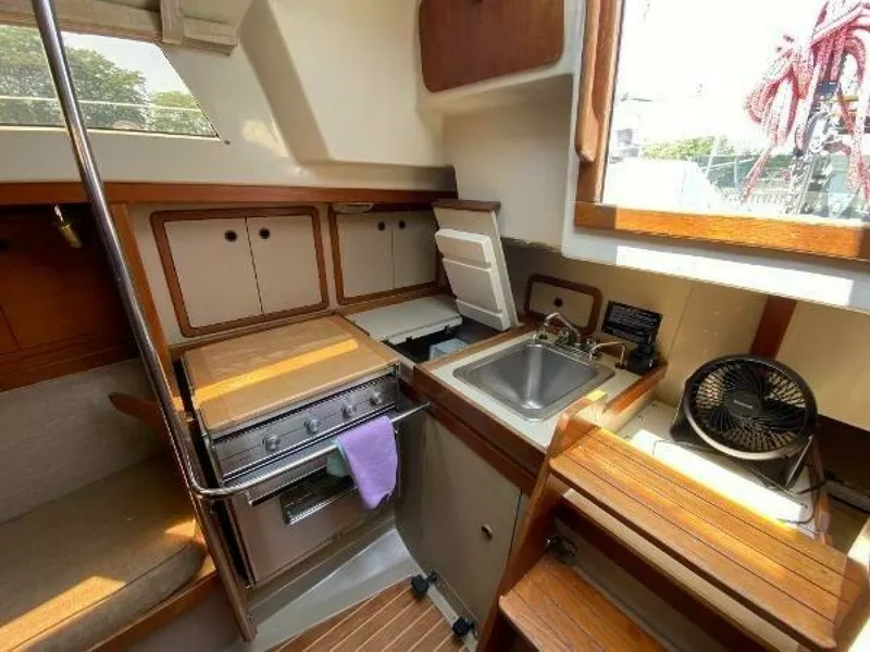 Slide: The Image of 1986 C&C 33 33 - 7825629