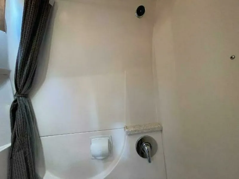 Slide: The Image of 2005 Regal 3060 Window Express 30 - 7825700
