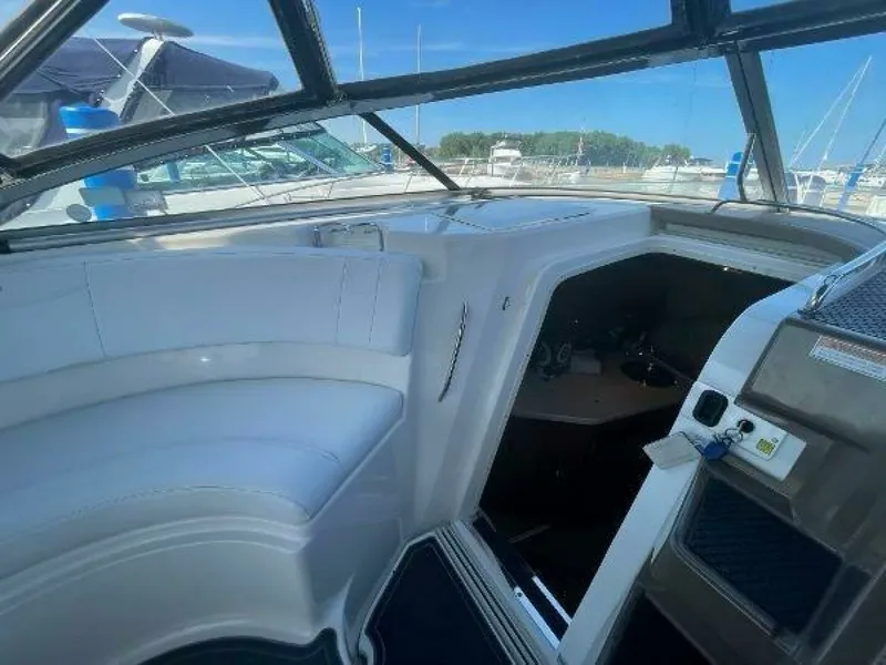 Slide: The Image of 2005 Regal 3060 Window Express 30 - 7825678