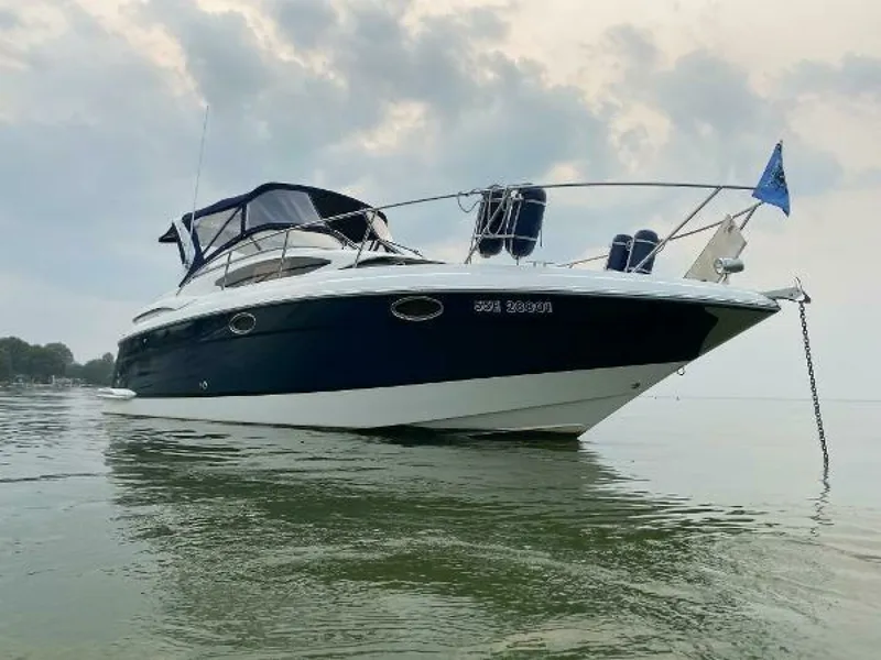 The Image of 2005 Regal 3060 Window Express 30 - 7825659