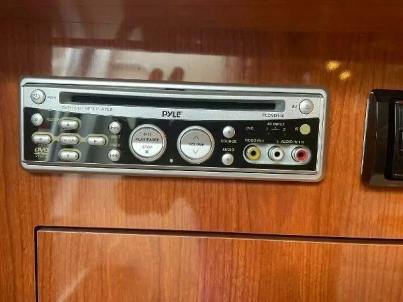 Slide: The Image of 2005 Regal 3060 Window Express 30 - 7825703