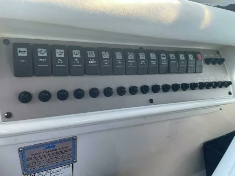 Slide: The Image of 2005 Regal 3060 Window Express 30 - 7825706
