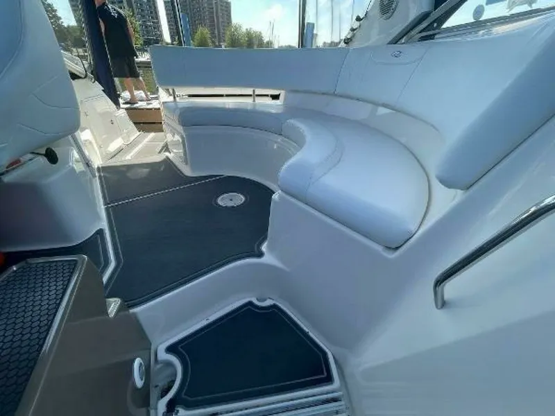 Slide: The Image of 2005 Regal 3060 Window Express 30 - 7825687