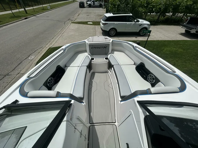 Slide: The Image of 2021 Yamaha Boats 252 XE (Wake Edition) 25 - 7825816