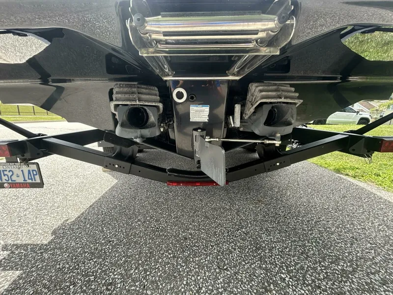 Slide: The Image of 2021 Yamaha Boats 252 XE (Wake Edition) 25 - 7825830