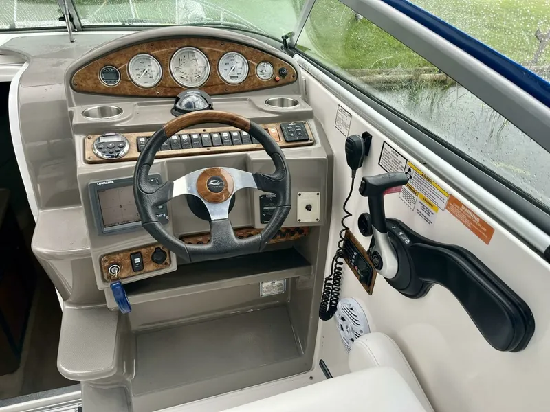 Slide: The Image of 2009 Rinker 260 Express 26 - 7825843