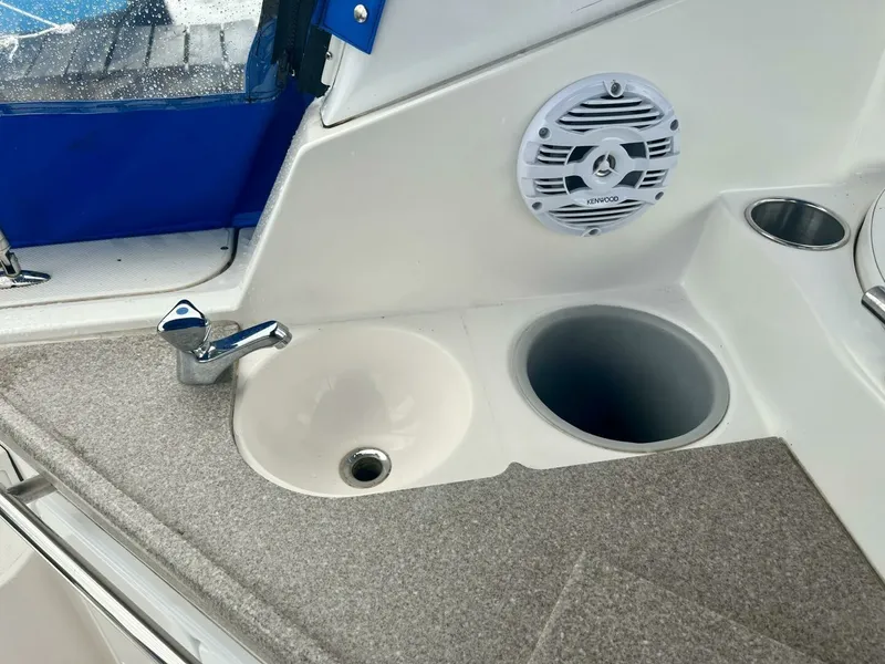 Slide: The Image of 2009 Rinker 260 Express 26 - 7825838