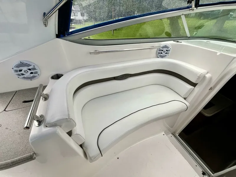 Slide: The Image of 2009 Rinker 260 Express 26 - 7825840