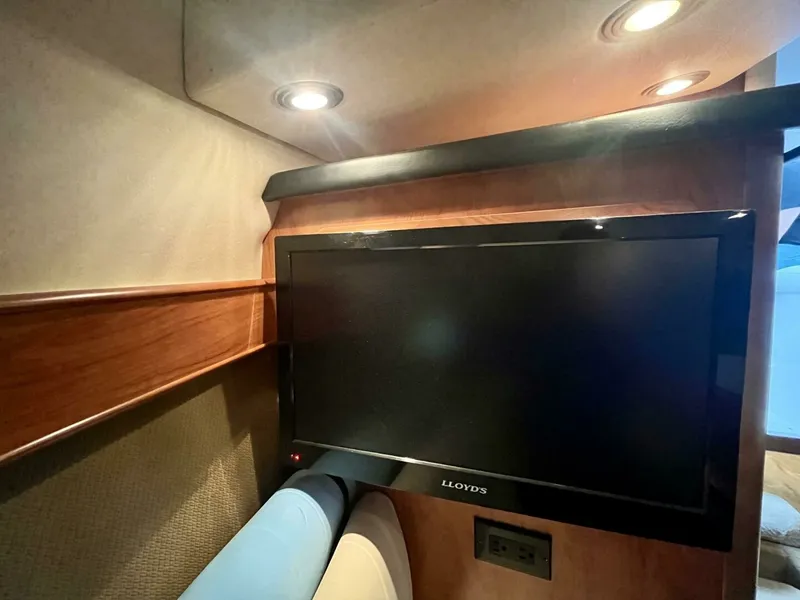 Slide: The Image of 2009 Rinker 260 Express 26 - 7825850