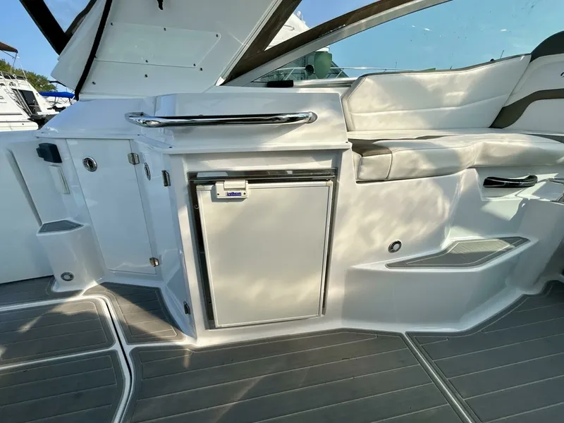 Slide: The Image of 2018 Monterey 295 Sport Yacht 29 - 7825964
