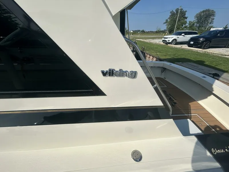 Slide: The Image of 1986 Viking Boats 35 Convertible 35 - 7825995