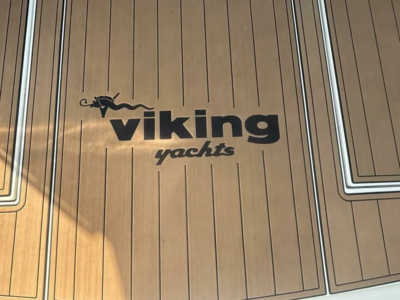 Slide: The Image of 1986 Viking Boats 35 Convertible 35 - 7826014