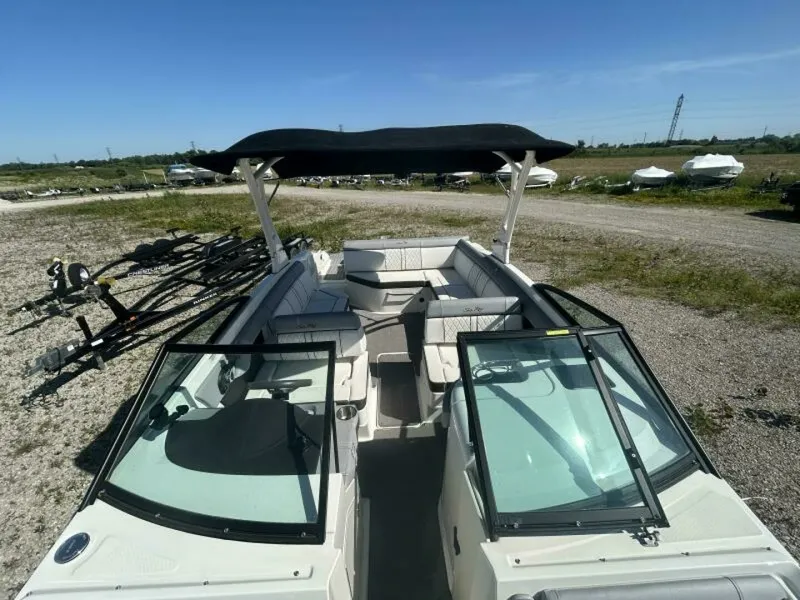 Slide: The Image of 2016 Sea Ray 270 Sundeck 27 - 7826081